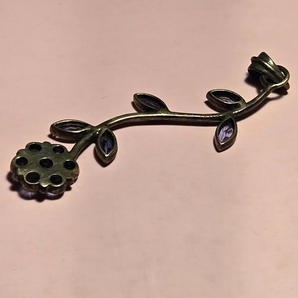 Flower and stone Sterling Silver Pendant
